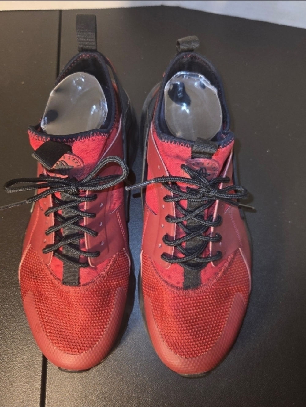 Nike Herache Sz. 10 Red/Black Mens Athletic Sneakers